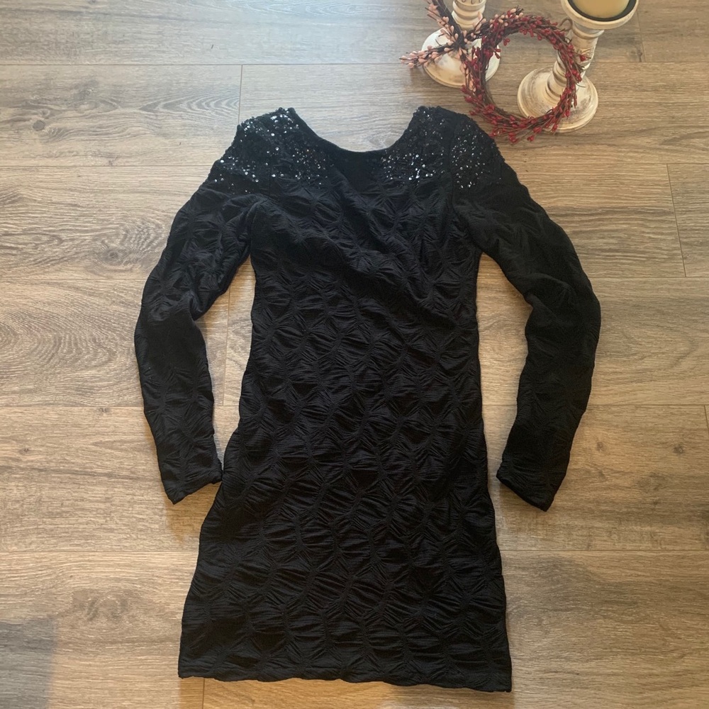 Short Black fitted bodycon dress.